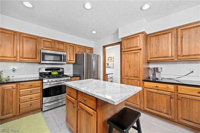 7012 Morning Dove Lane, Olmsted Twp, OH 44138