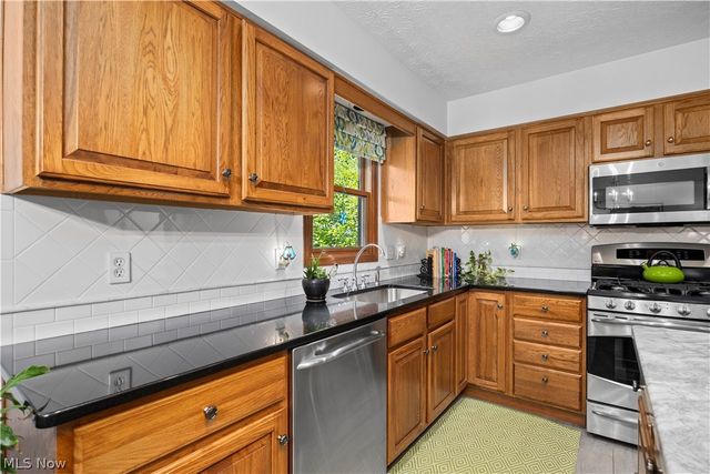 7012 Morning Dove Lane, Olmsted Twp, OH 44138