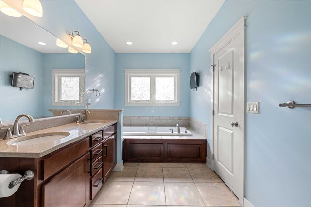 8697 NW 27th Court, Ankeny, IA 50023