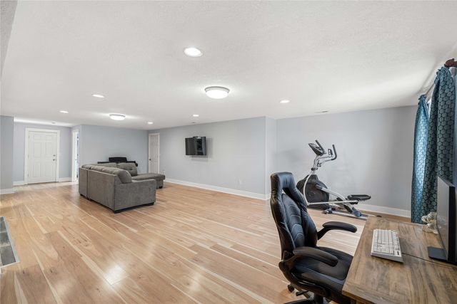 8697 NW 27th Court, Ankeny, IA 50023