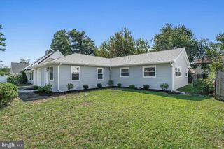 9 SPINDLETOP LN, Willingboro, NJ 08046