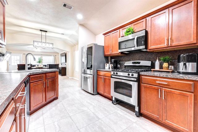 7039 Primrose Road, Baytown, TX 77521