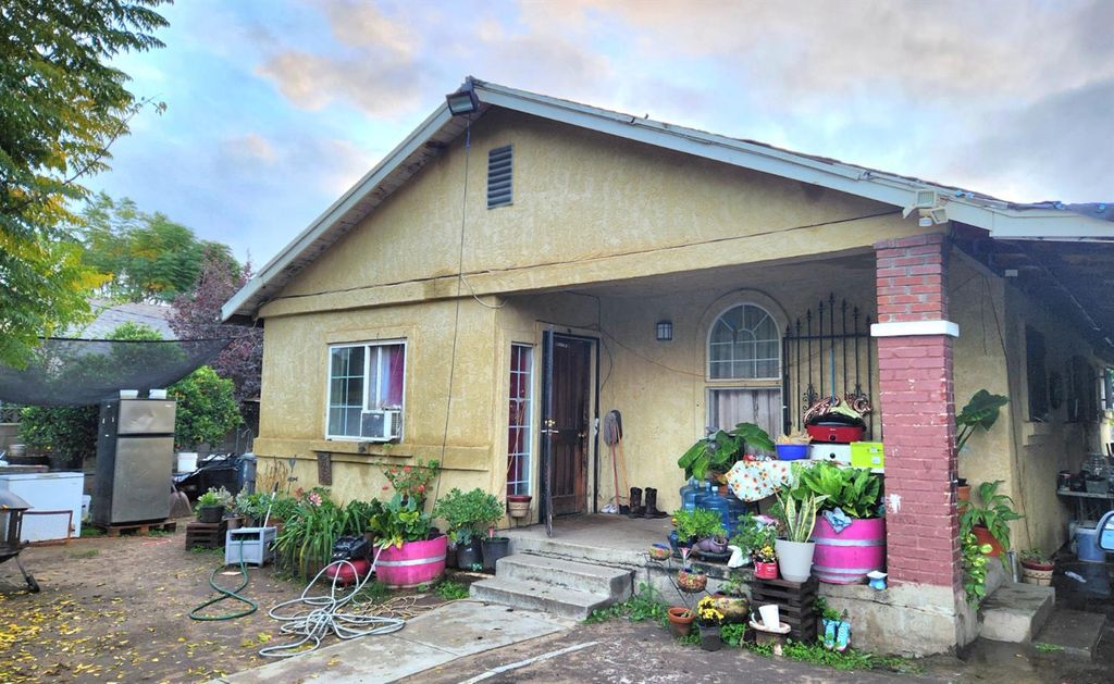 3793 S Cottle Avenue, Sanger, CA 93657