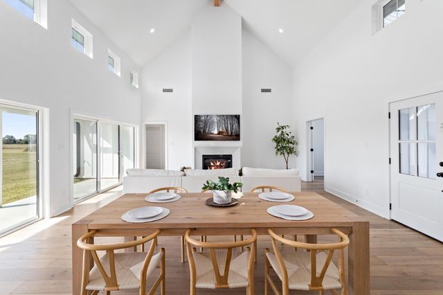 31395 Sh 105, Sour Lake, TX 77659