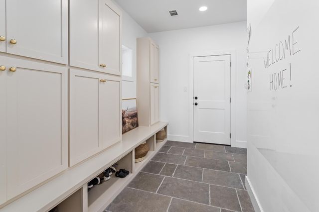 31395 Sh 105, Sour Lake, TX 77659