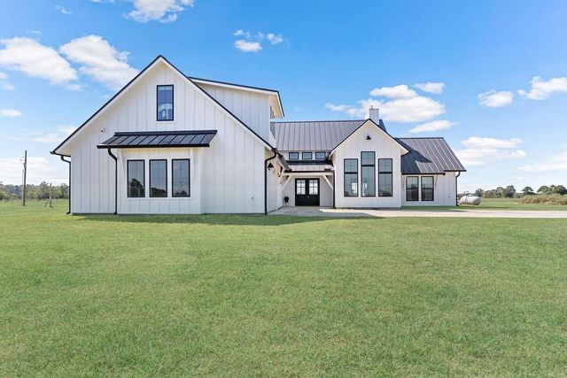 31395 Sh 105, Sour Lake, TX 77659