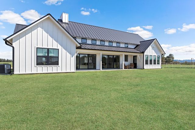 31395 Sh 105, Sour Lake, TX 77659