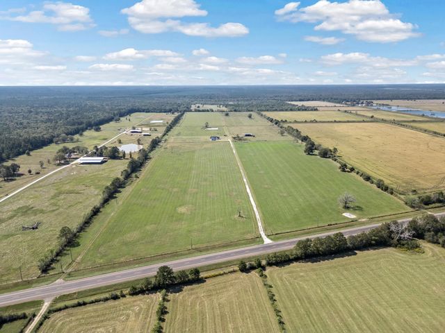 31395 Sh 105, Sour Lake, TX 77659