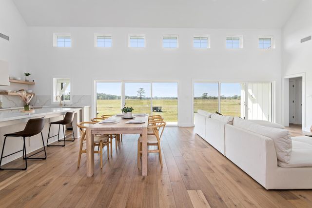 31395 Sh 105, Sour Lake, TX 77659