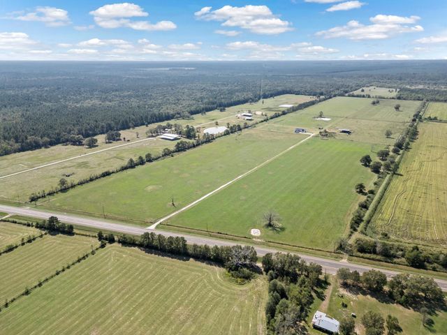 31395 Sh 105, Sour Lake, TX 77659