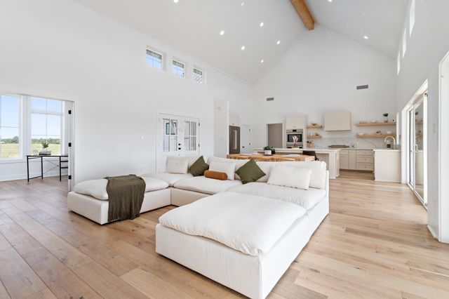 31395 Sh 105, Sour Lake, TX 77659