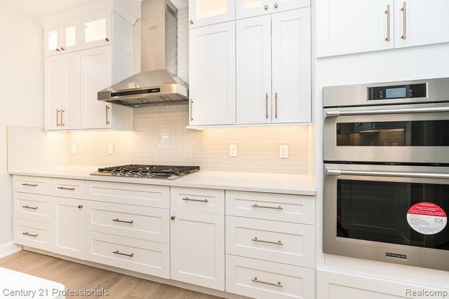 53242 Eastbourne Drive, Shelby Charter Township, MI 48316