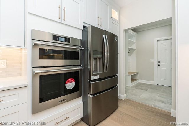 53242 Eastbourne Drive, Shelby Charter Township, MI 48316