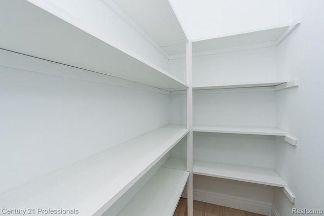 53242 Eastbourne Drive, Shelby Charter Township, MI 48316