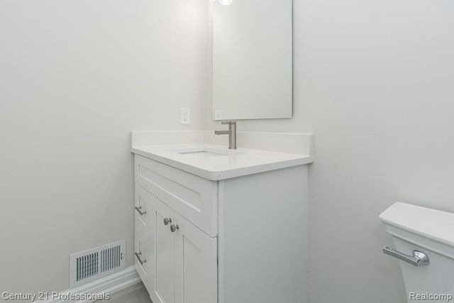 53242 Eastbourne Drive, Shelby Charter Township, MI 48316