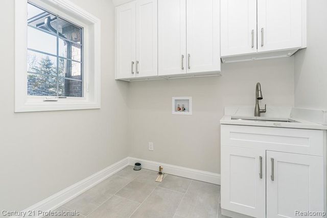 53242 Eastbourne Drive, Shelby Charter Township, MI 48316