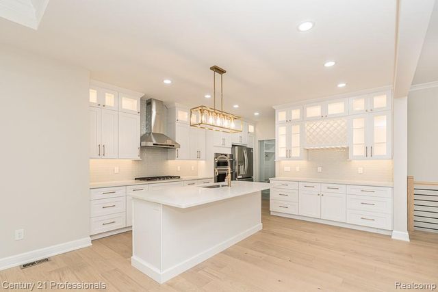 53242 Eastbourne Drive, Shelby Charter Township, MI 48316