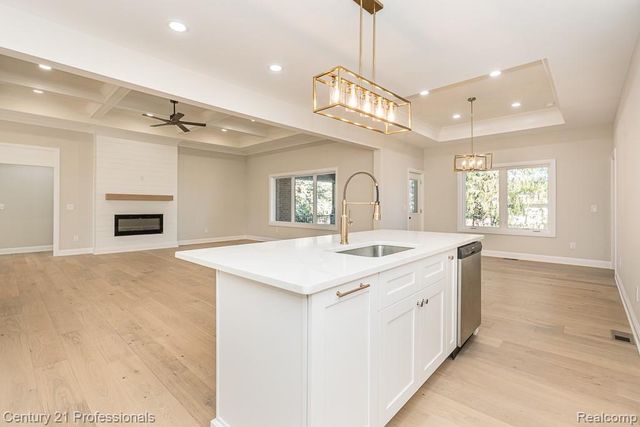 53242 Eastbourne Drive, Shelby Charter Township, MI 48316