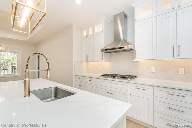 53242 Eastbourne Drive, Shelby Charter Township, MI 48316