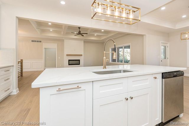 53242 Eastbourne Drive, Shelby Charter Township, MI 48316