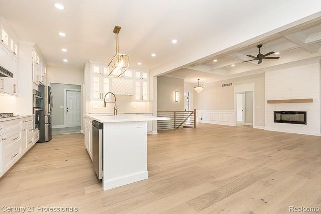 53242 Eastbourne Drive, Shelby Charter Township, MI 48316