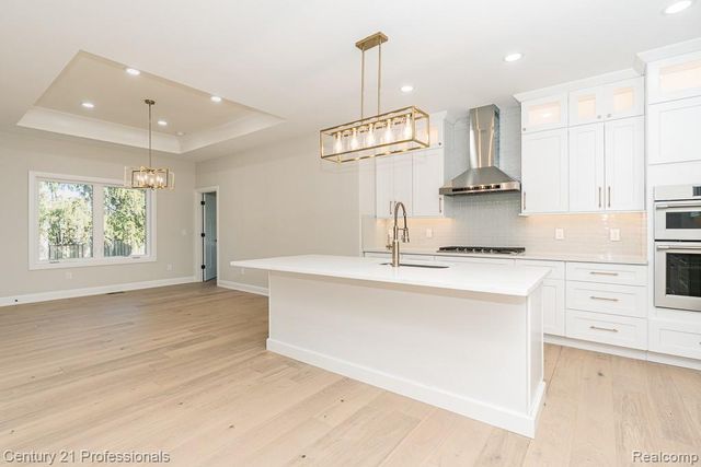 53242 Eastbourne Drive, Shelby Charter Township, MI 48316