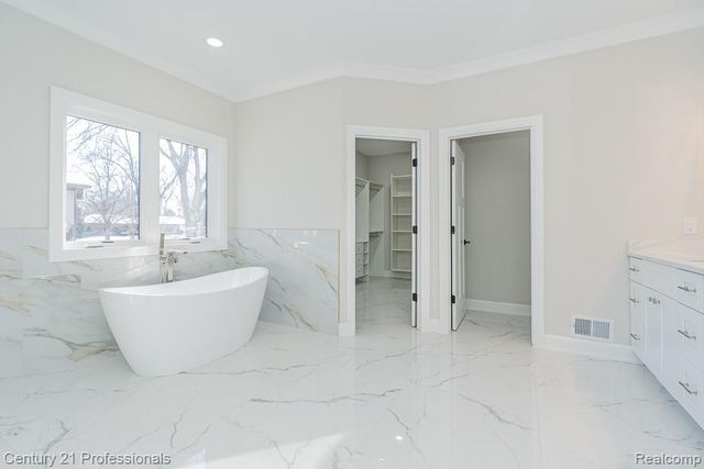 53242 Eastbourne Drive, Shelby Charter Township, MI 48316