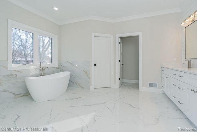 53242 Eastbourne Drive, Shelby Charter Township, MI 48316