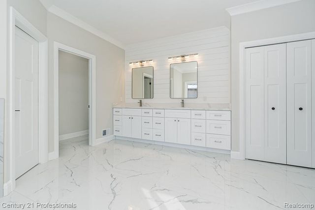 53242 Eastbourne Drive, Shelby Charter Township, MI 48316