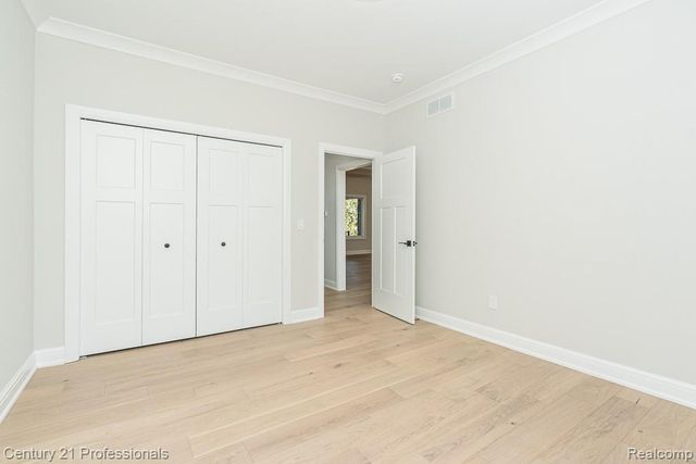 53242 Eastbourne Drive, Shelby Charter Township, MI 48316