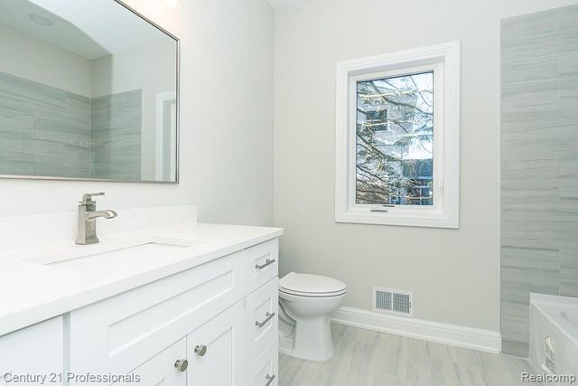 53242 Eastbourne Drive, Shelby Charter Township, MI 48316