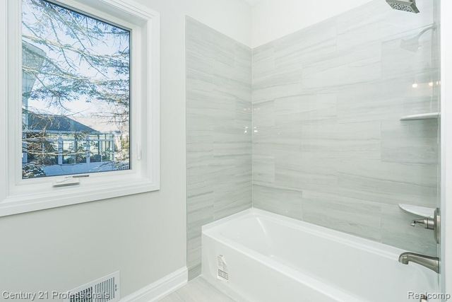 53242 Eastbourne Drive, Shelby Charter Township, MI 48316