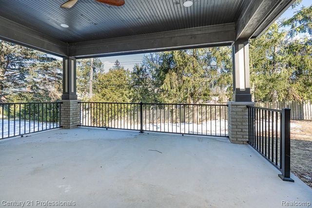 53242 Eastbourne Drive, Shelby Charter Township, MI 48316