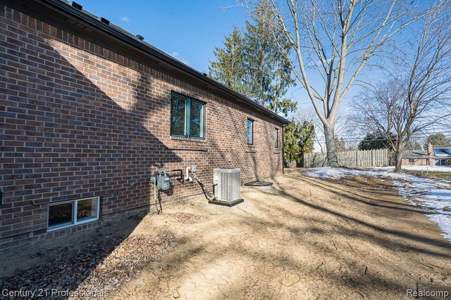 53242 Eastbourne Drive, Shelby Charter Township, MI 48316