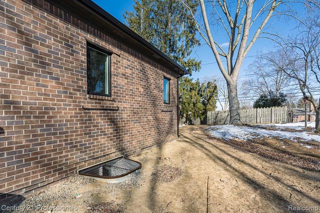 53242 Eastbourne Drive, Shelby Charter Township, MI 48316