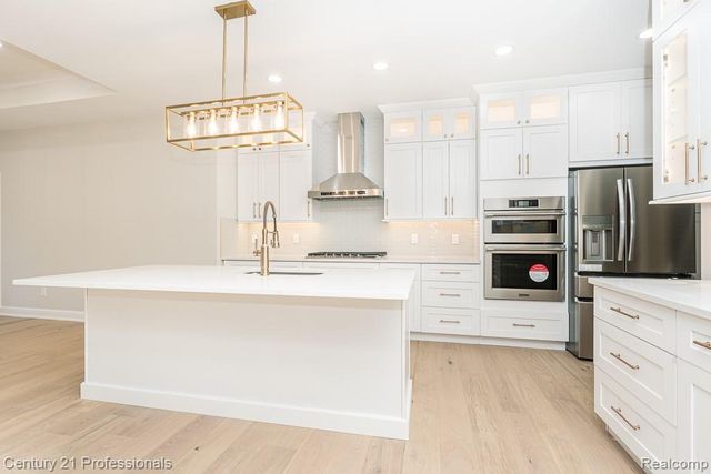 53242 Eastbourne Drive, Shelby Charter Township, MI 48316