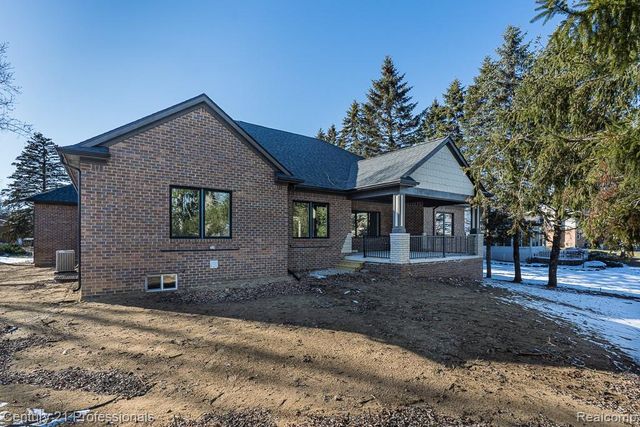 53242 Eastbourne Drive, Shelby Charter Township, MI 48316