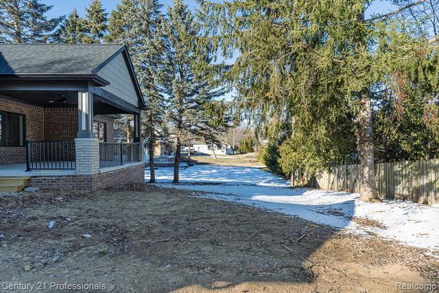 53242 Eastbourne Drive, Shelby Charter Township, MI 48316