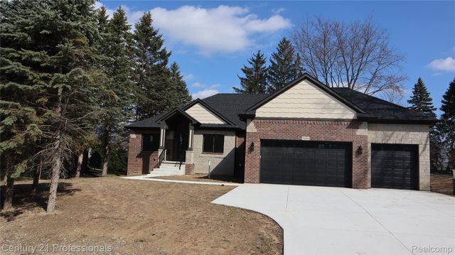 53242 Eastbourne Drive, Shelby Charter Township, MI 48316
