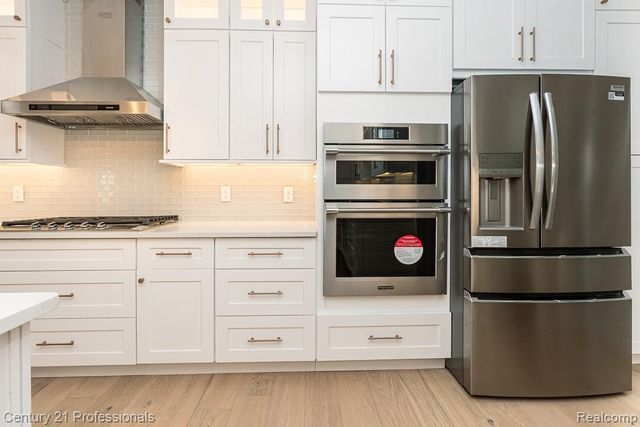 53242 Eastbourne Drive, Shelby Charter Township, MI 48316