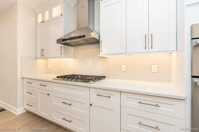 53242 Eastbourne Drive, Shelby Charter Township, MI 48316