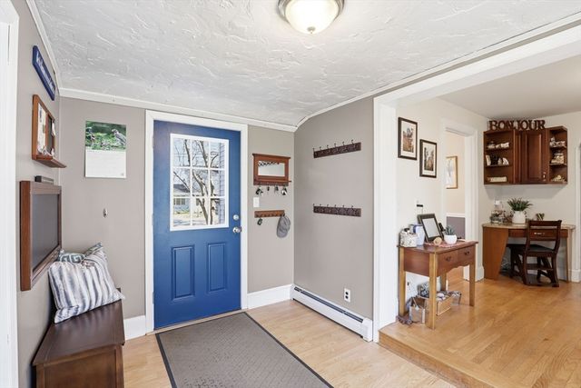 129 Academy Ave, Weymouth, MA 02188