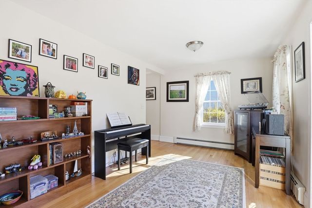 129 Academy Ave, Weymouth, MA 02188