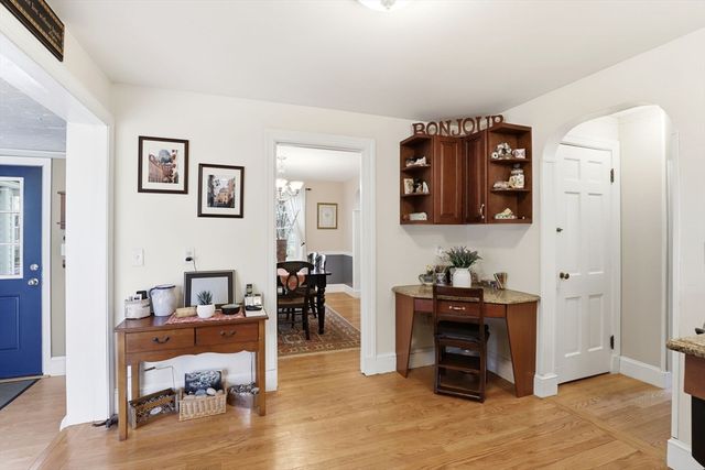 129 Academy Ave, Weymouth, MA 02188