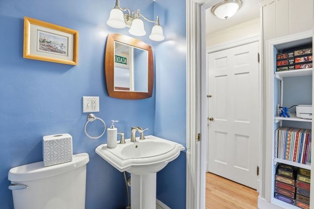 129 Academy Ave, Weymouth, MA 02188