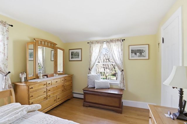 129 Academy Ave, Weymouth, MA 02188