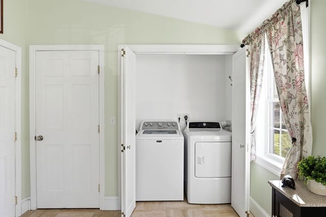 129 Academy Ave, Weymouth, MA 02188