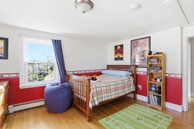 129 Academy Ave, Weymouth, MA 02188