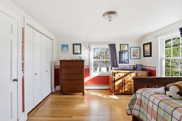 129 Academy Ave, Weymouth, MA 02188