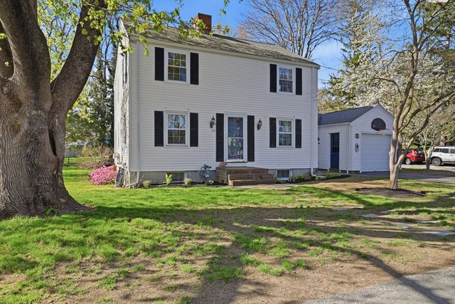 129 Academy Ave, Weymouth, MA 02188
